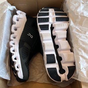 Women’s Running Shoes CloudSwift